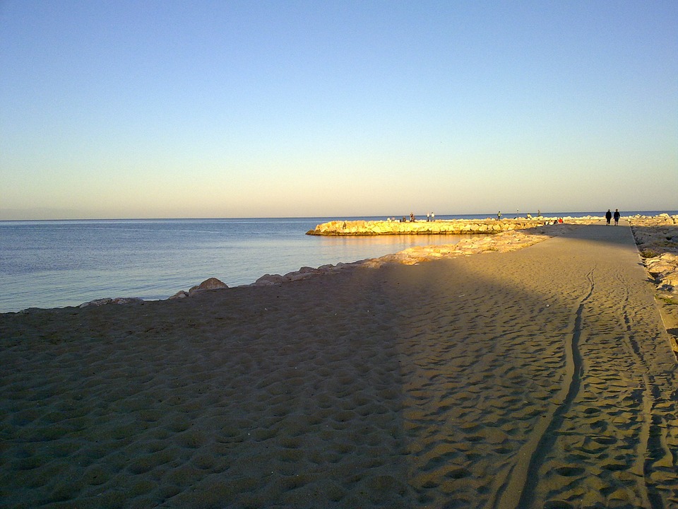 Rock-Port-Fuengirola-Malaga-Breakwater-Sand-Beach-265922.jpg (177 KB)